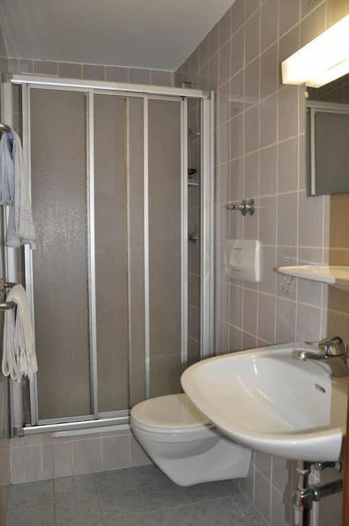 קולסאס Gaestehaus Pension Edelweiss מראה חיצוני תמונה